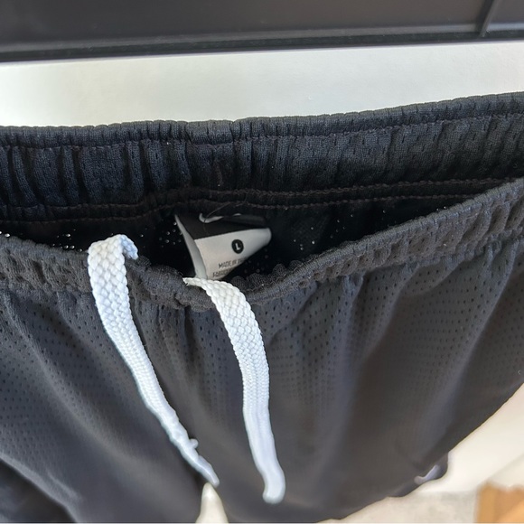 Boys NIKE Mesh Basketball Shorts - Picture 8 of 12